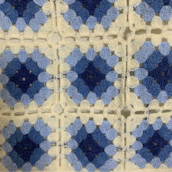 Between Crochet Granny Square Sleeveless Top Little Girl’s Size 5 Blue Cream - Picture 7 of 12